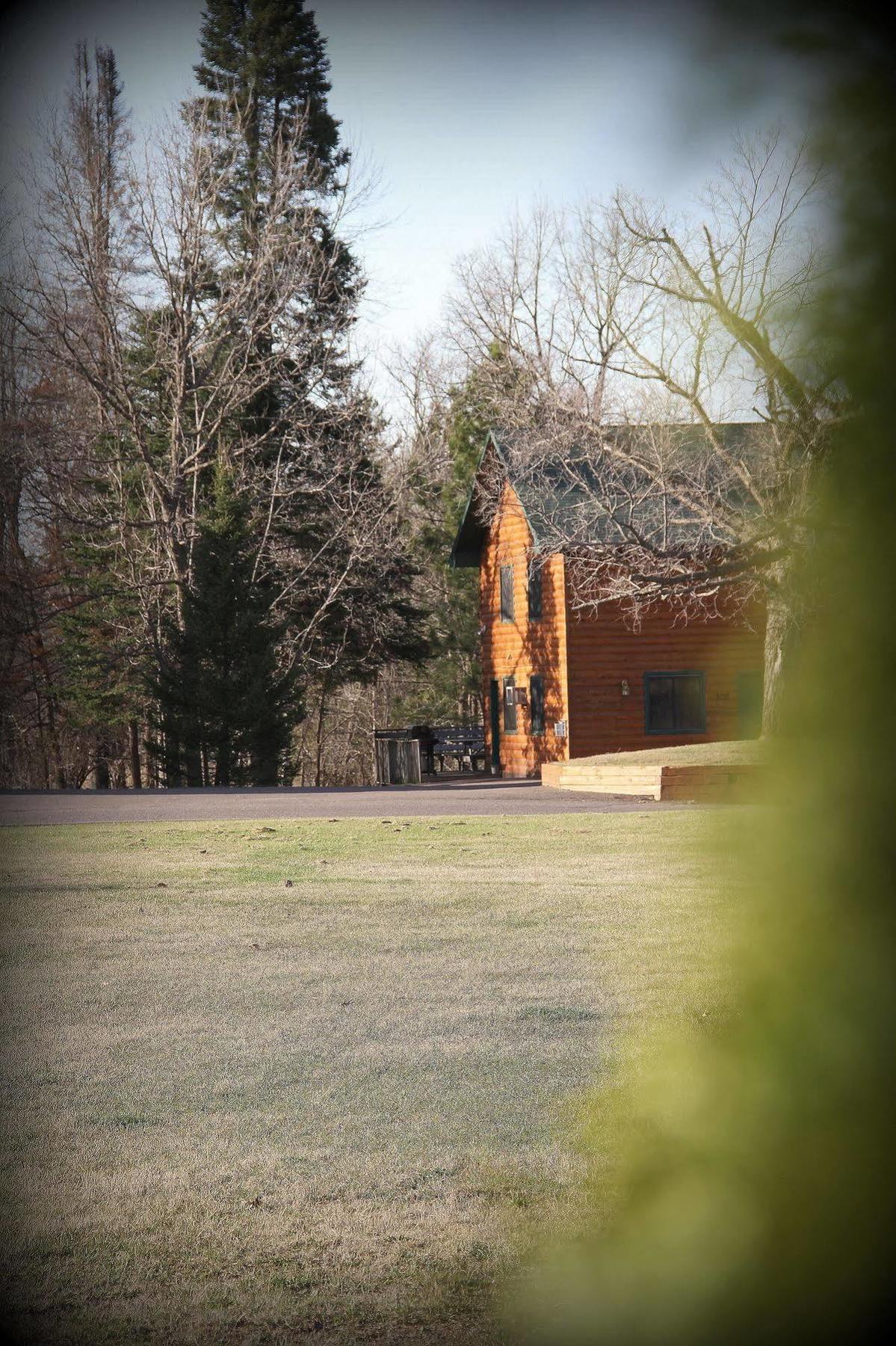 Mcquoid'S Inn And Event Center Isle Buitenkant foto
