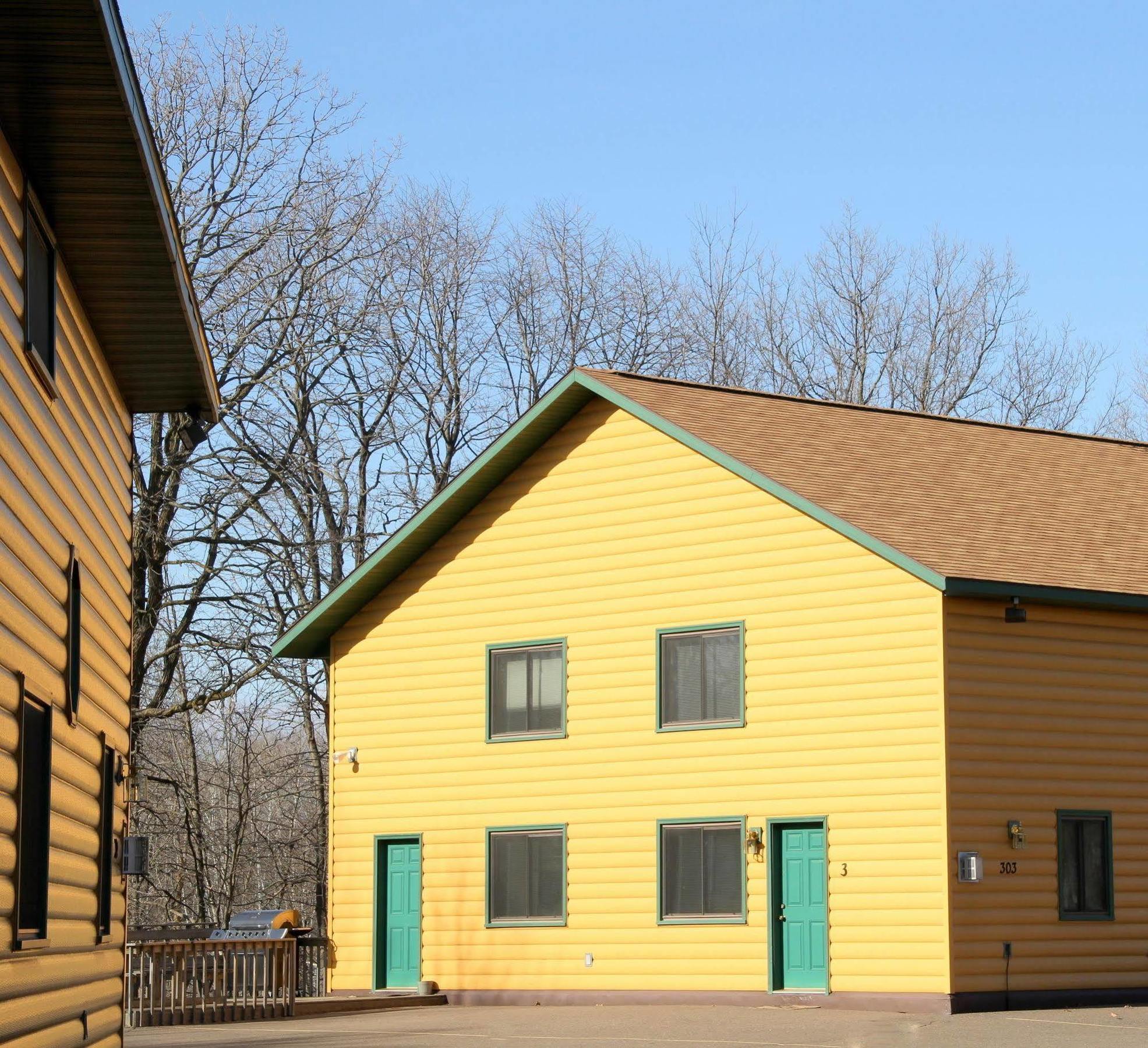 Mcquoid'S Inn And Event Center Isle Buitenkant foto